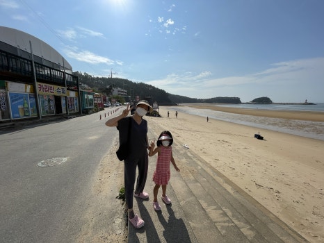 A photo of mom and daughter at the beach